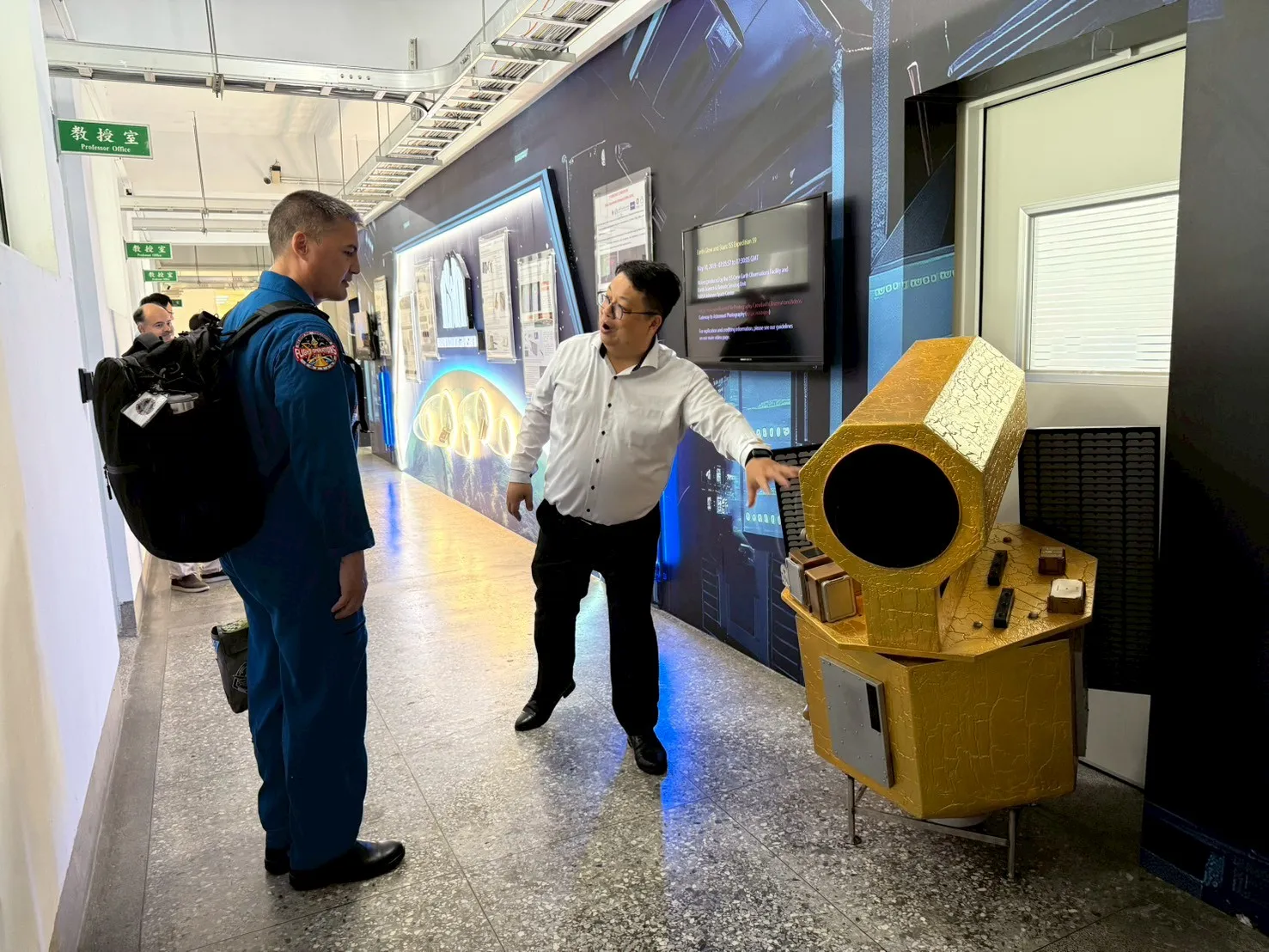 物理系陳炳志教授介紹福衛二號高空閃電任務